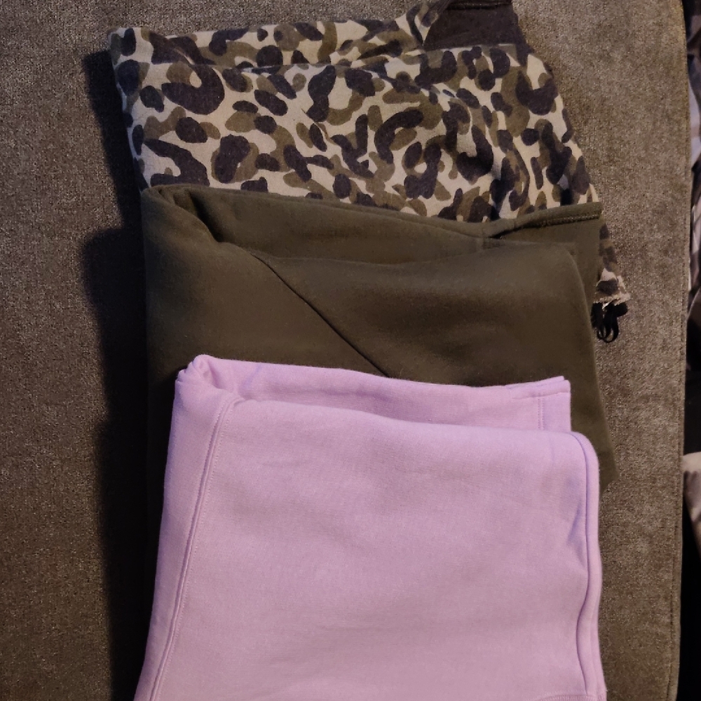Stylish Camouflage and Solid Color Pants Set